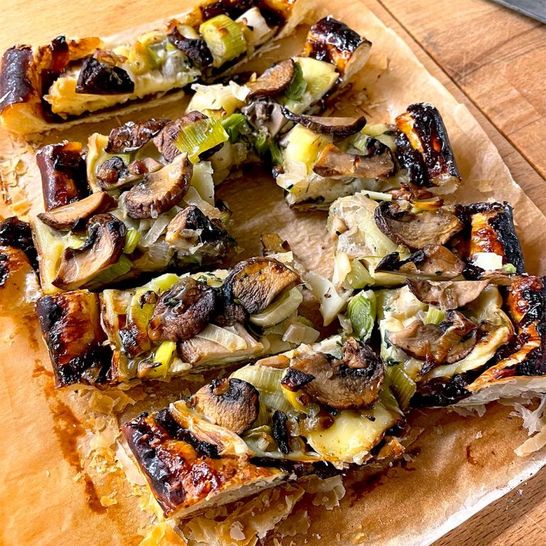 Brie & onion marmalade veggie tart
