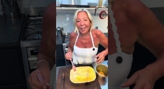 Top tip for glazing a pie