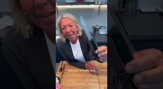 Cutting tomatoes: get a tomato knife