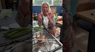 Green or runner beans with a hint of garlic