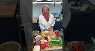 Soften raw onions with citrus